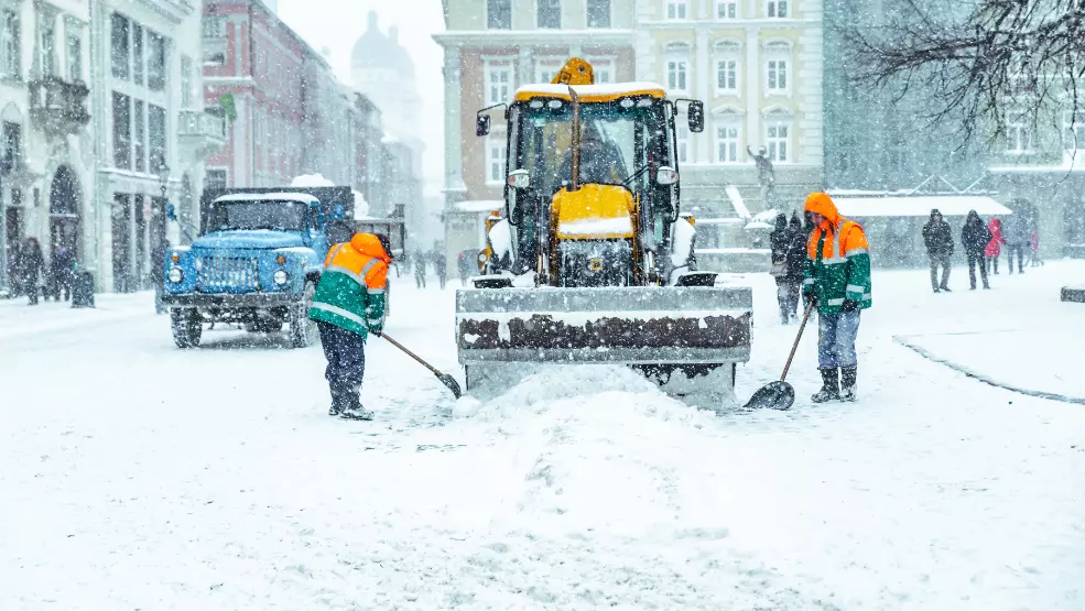 Snow Plowing Equipment Maintenance [Checklist Included]